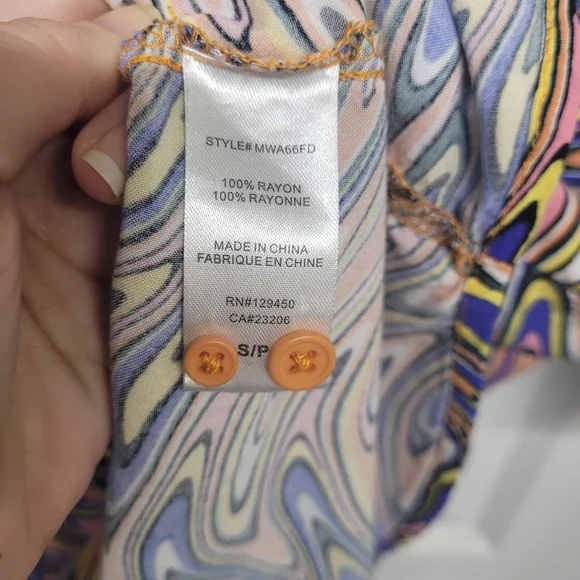 Modern Abstract Design Vibrant Men's Swirl Pattern Shirt Size Small - Picture 4 of 5